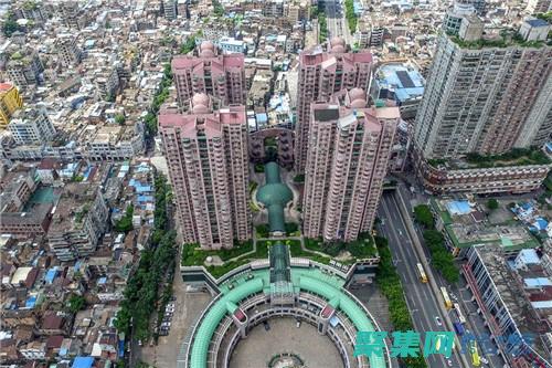 荔湾广场的阴暗面：探索闹市中的灵异秘闻 (荔湾广场阴气重吗)